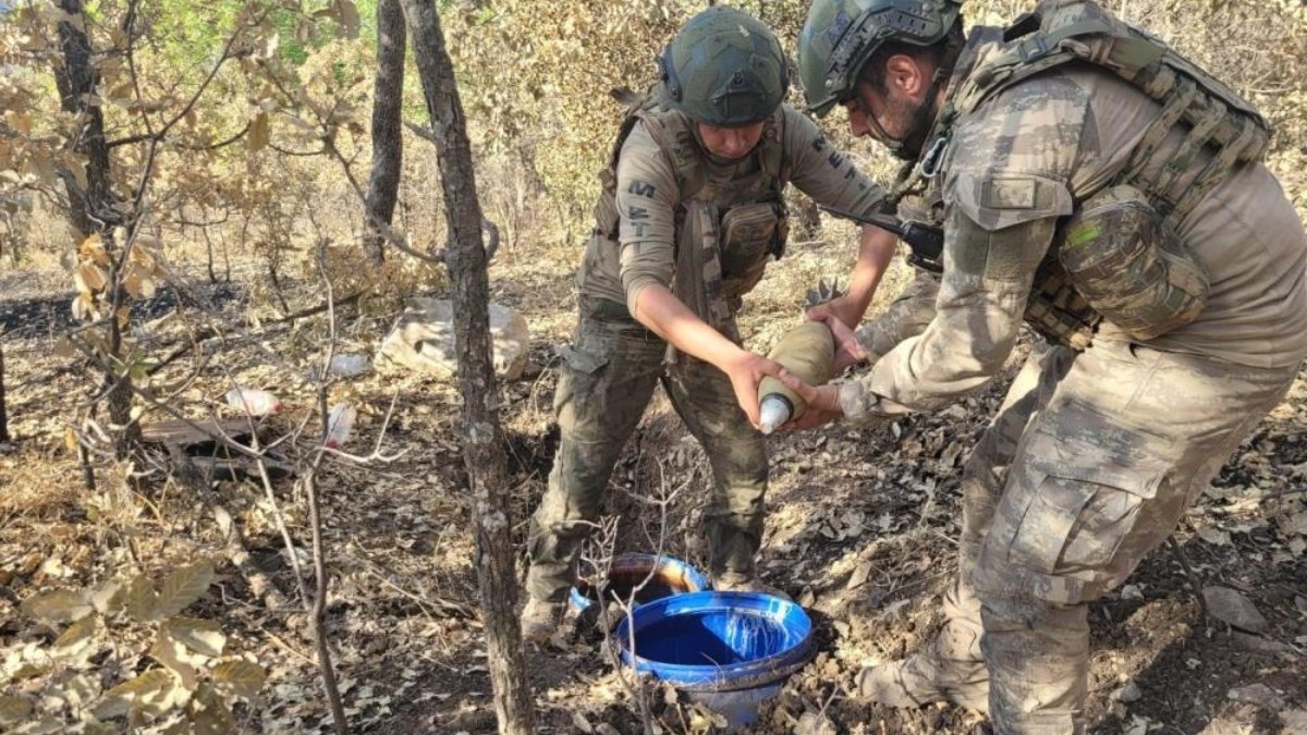 Mehmetçik bölücü terör örgütüne ait çok sayıda mühimmat ve silah ele geçirdi