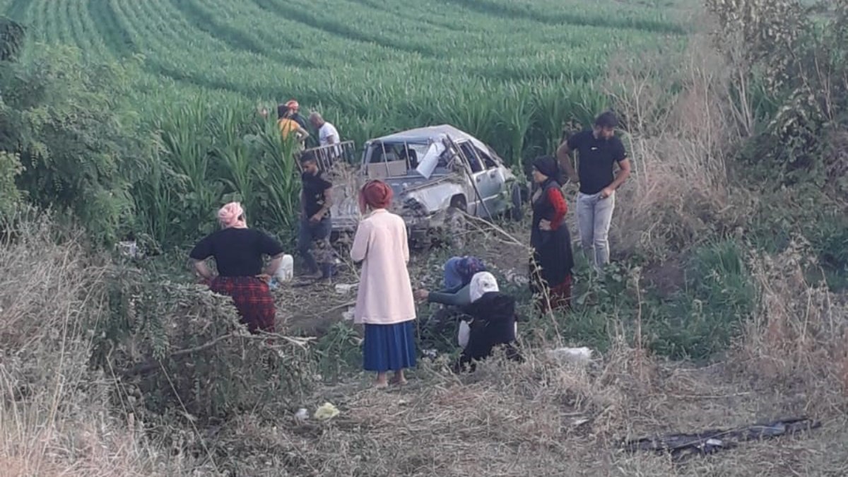 Bursa'da kontrolden çıkan işçi aracı tarlaya girdi: 3 ölü 11 yaralı