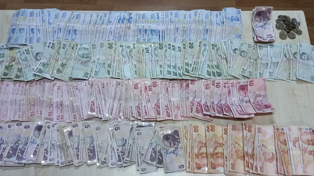 Eskişehir'de dilencinin elindeki poşetten 13 bin 630 lira çıktı