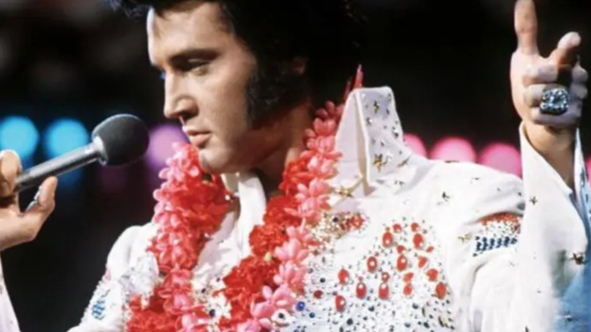 Elvis Presley’in ceketine 128 bin sterlin verdiler