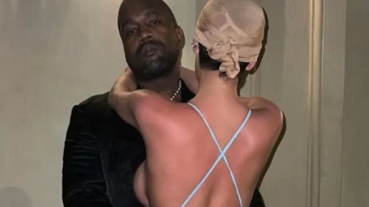 Kanye West'in yeni eşi tarzıyla dikkat çekiyor