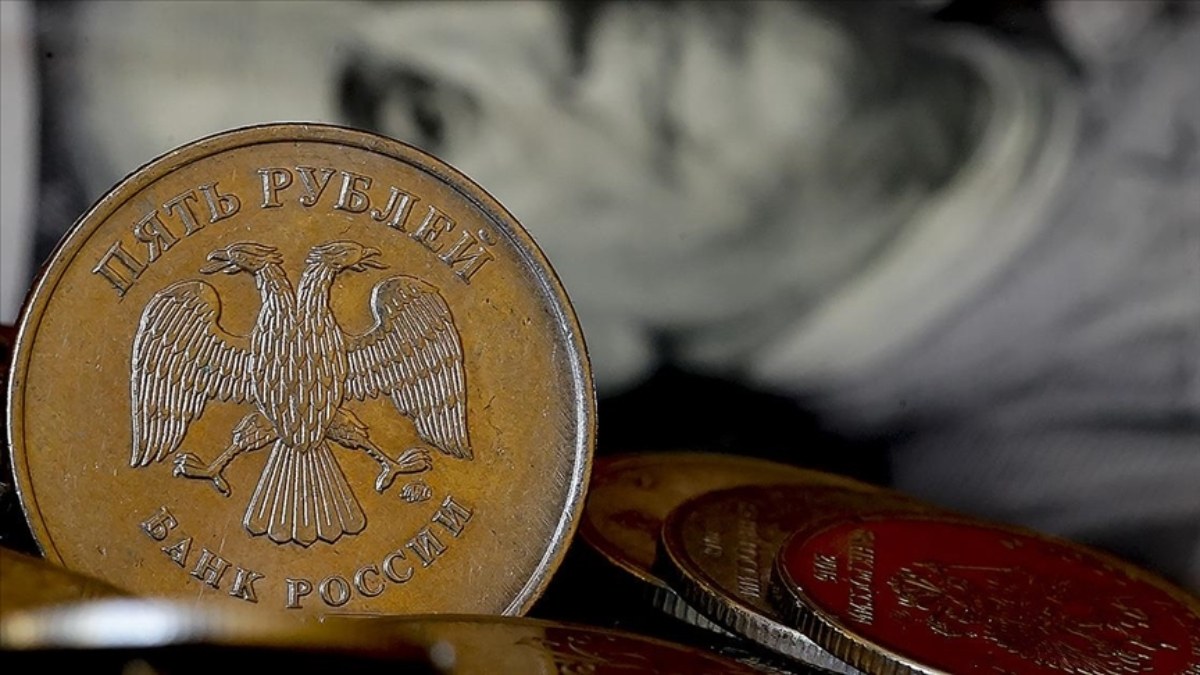 Rus rublesinde dolara karşı değer kaybı devam ediyor