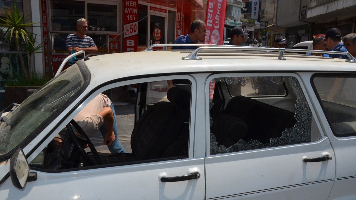Antalya'da tüfek ateş alınca direksiyon başında omzundan yaralandı