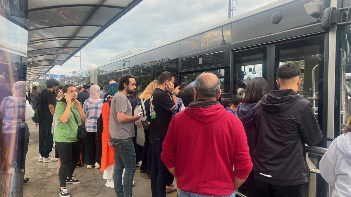 İstanbul'da ulaşıma zamlı tarifenin ilk günü: Nasıl dayanacağımızı biz de bilmiyoruz artık