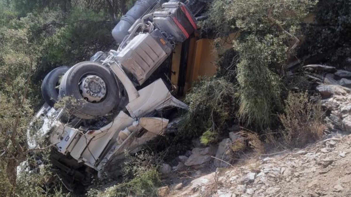 Muğla'da kamyon 70 metrelik uçuruma yuvarlandı