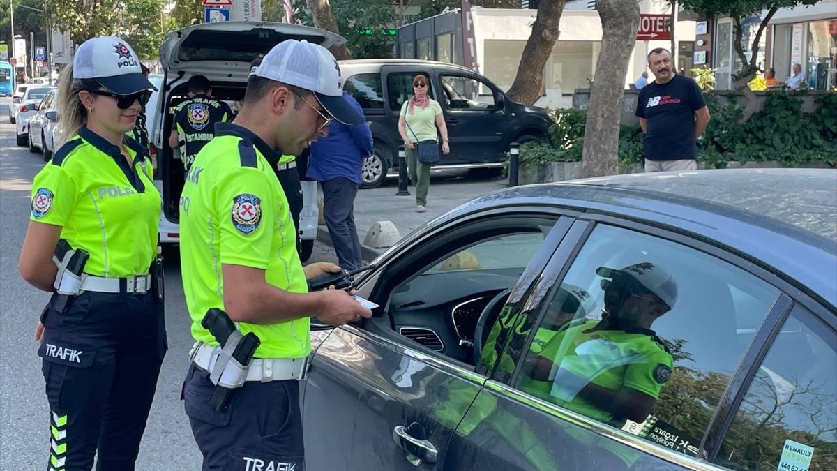 İstanbul'da yayalara yol vermeyen sürücülere ceza yağdı