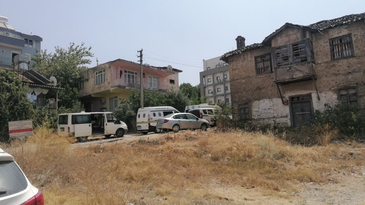 Antalya'da ölü bulunan otel çalışanının evinden kök kenevir çıktı