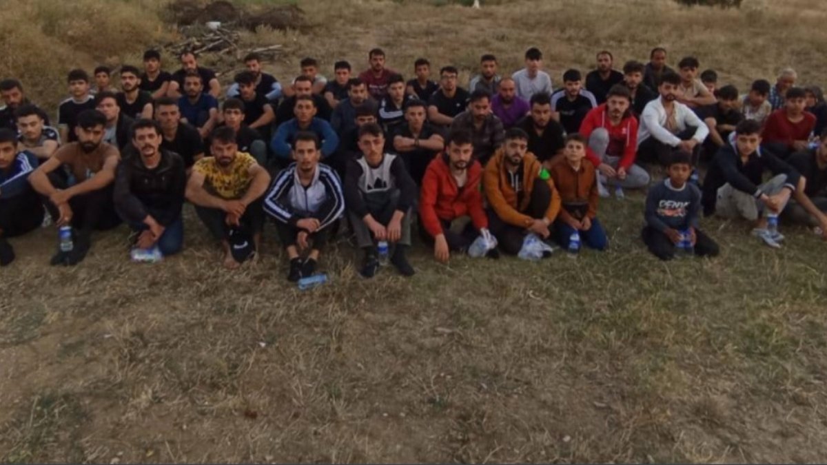 Edirne’de 64 kaçak göçmen yakalandı