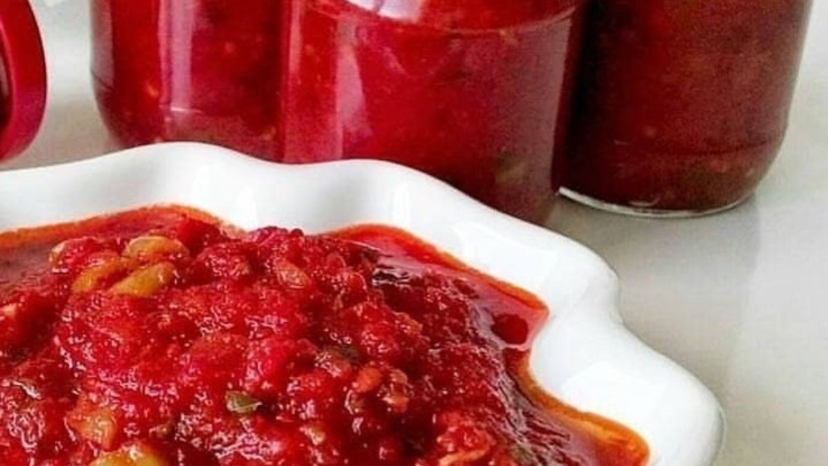 Konserve domatesi hiç böyle yemediniz! Parmak ısırtıyor...
