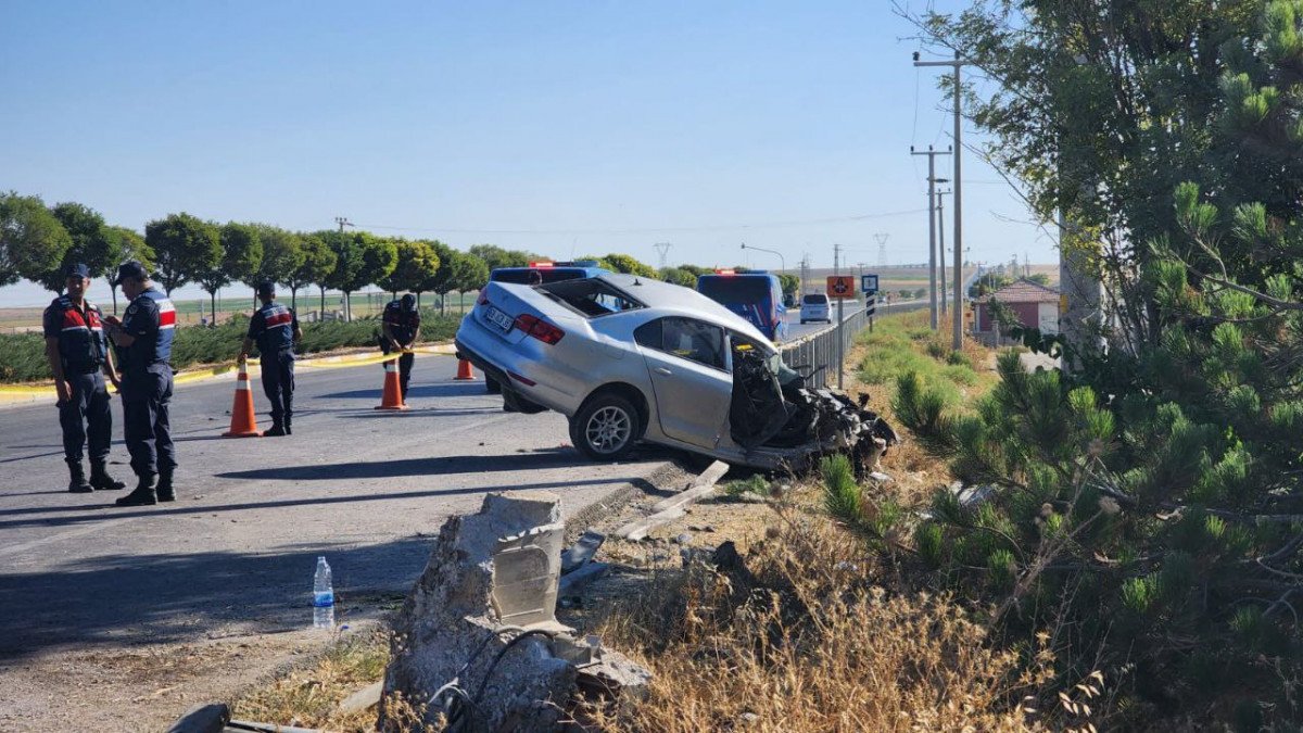 Aksaray'da ehliyetsiz sürücü bariyere saplandı: Hayatını kaybetti