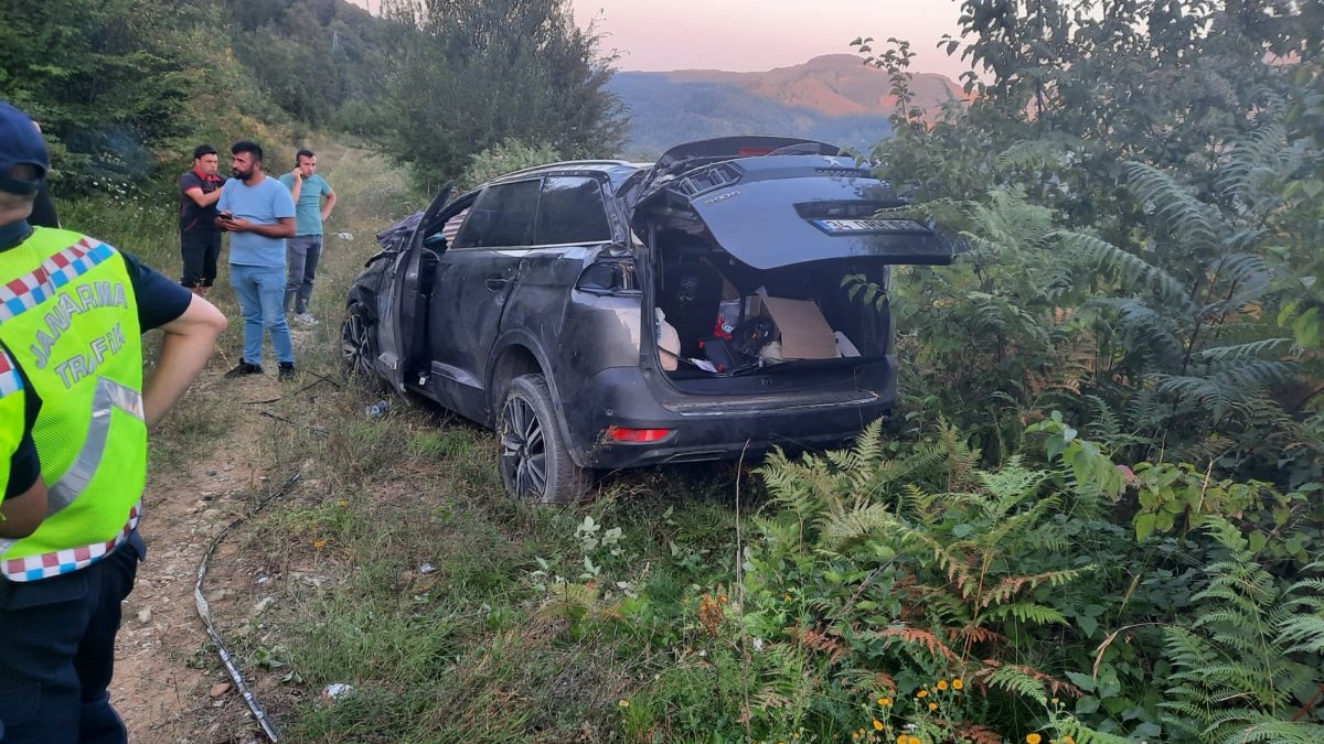 Sinop'ta takla atan otomobildeki 3 kişi hafif yaralandı