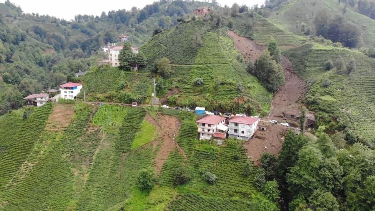 Rize'de sel ve heyelan sonrası 39 konut nakledilecek