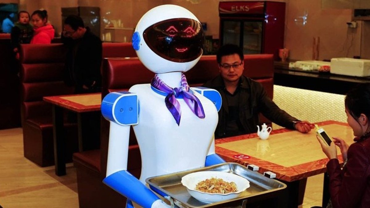 Geleceğe yatırım! Robotlar restoranları ele geçirmeye başladı