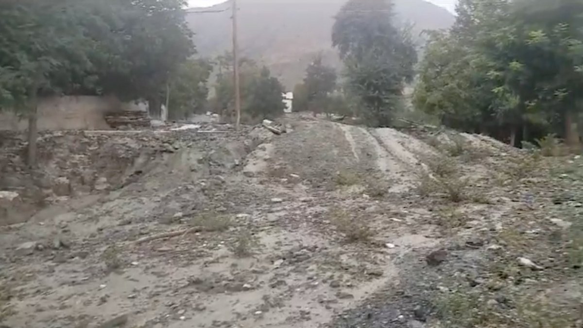 Erzincan’da sağanak su taşkınlarına neden oldu