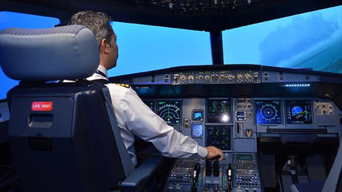 Türk Hava Yolları pilotları için yeni düzenleme: Uçarken kokpitte ibadet edebilecekler