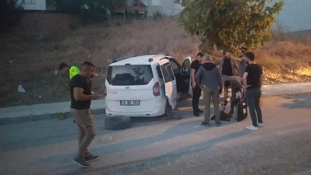 Çorum'da polis aracı ile pikap çarpıştı: 2'si polis 3 yaralı