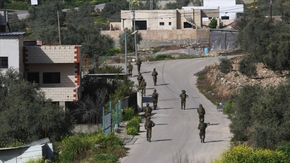 İsrail askerleri Batı Şeria'da Filistinli bir genci yaraladı