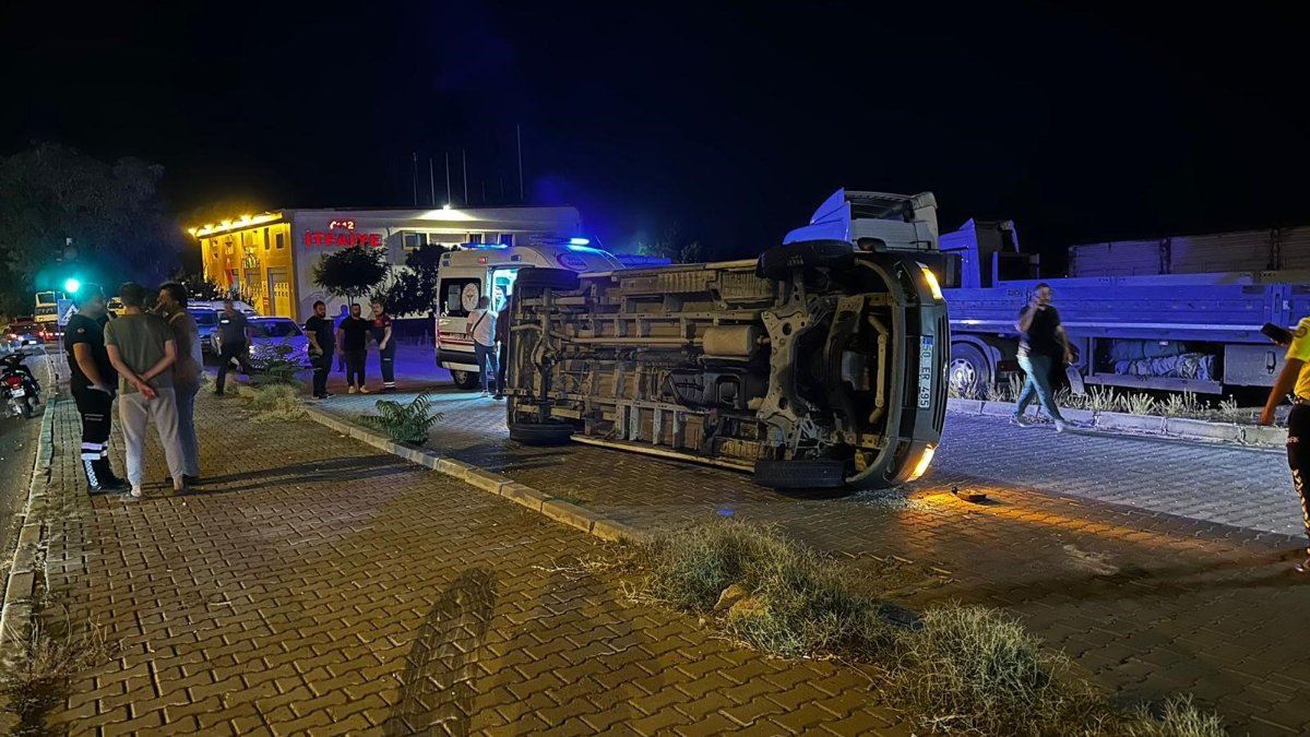 Nevşehir’de servis minibüsü devrildi: 2 yaralı