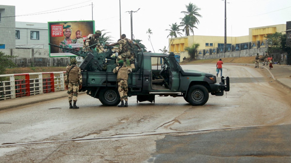 Kamerun ve Ruanda'da darbe önlemi: Ordu kadrolarına yeni atamalar yapıldı