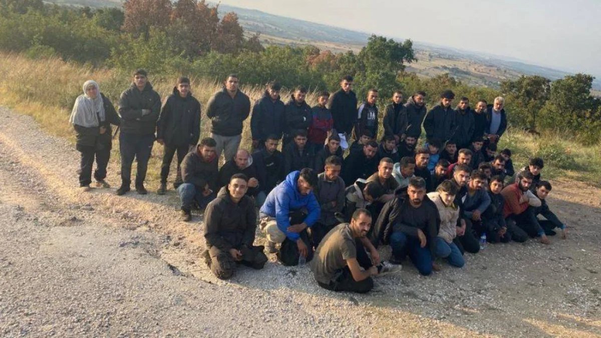Edirne'de Bulgaristan'a geçmeye çalışan 53 kaçak göçmen yakalandı
