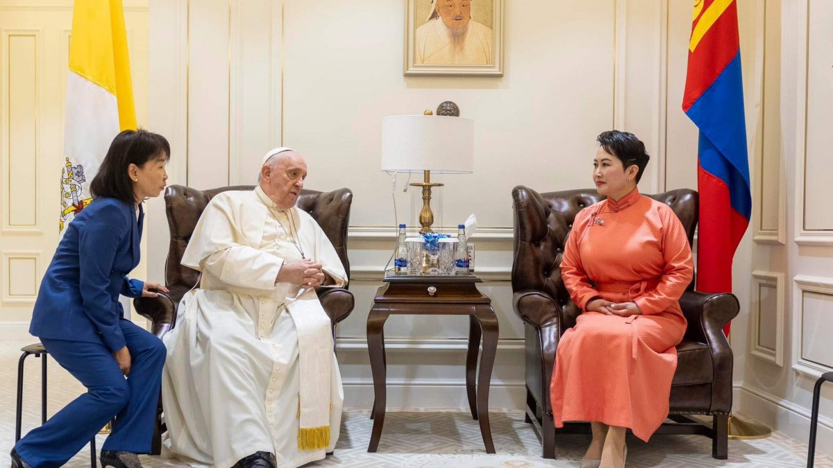 Papa Francis'ten Moğolistan'a ziyaret