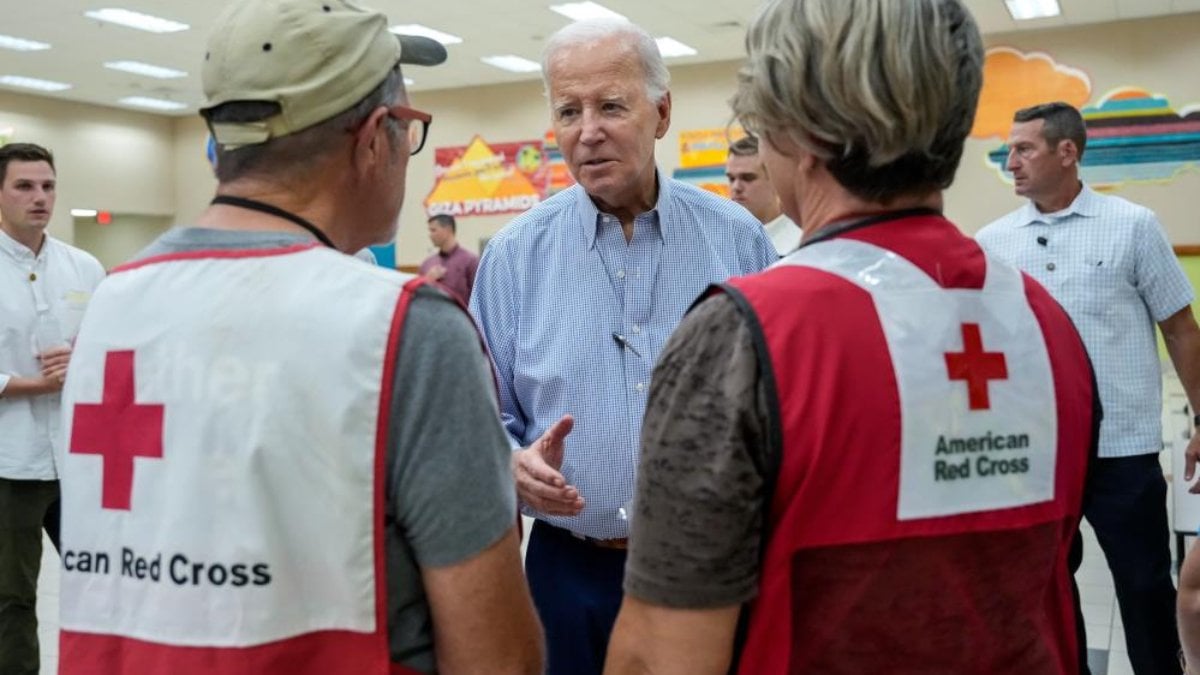 Joe Biden, Idalia Kasırgası'nın vurduğu Florida'yı ziyaret etti