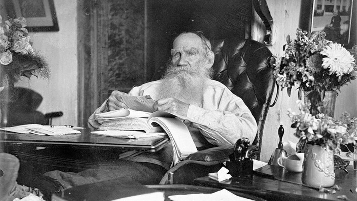 Kiliseye tepki olarak roman yazan ve aforoz edilen büyük romancı Tolstoy, 195 yaşında