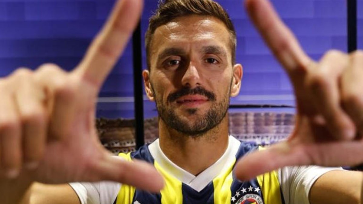 Fenerbahçeli Tadic Ayıp Etti: İşte 'Çetnik Selamı'nın Anlamı!