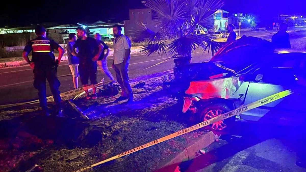 Aydın'da beton elektrik direğine çarpan araç sürücüsü hayatını kaybetti