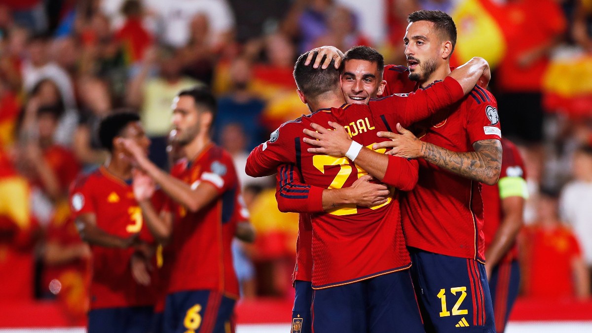 İspanya, Güney Kıbrıs'a gol yağdırdı