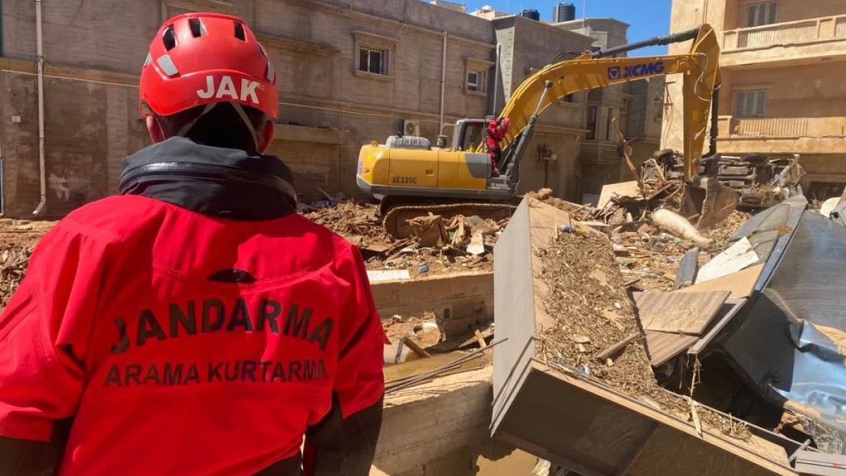 Türk ekipleri Libya'da! Arama kurtarma çalışmaları devam ediyor