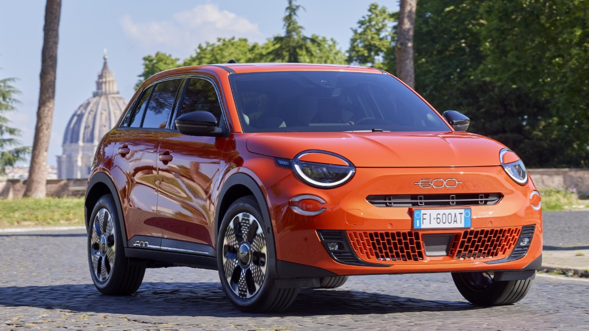 Fiat'ın ilk elektrikli crossover modeli seri üretime girdi