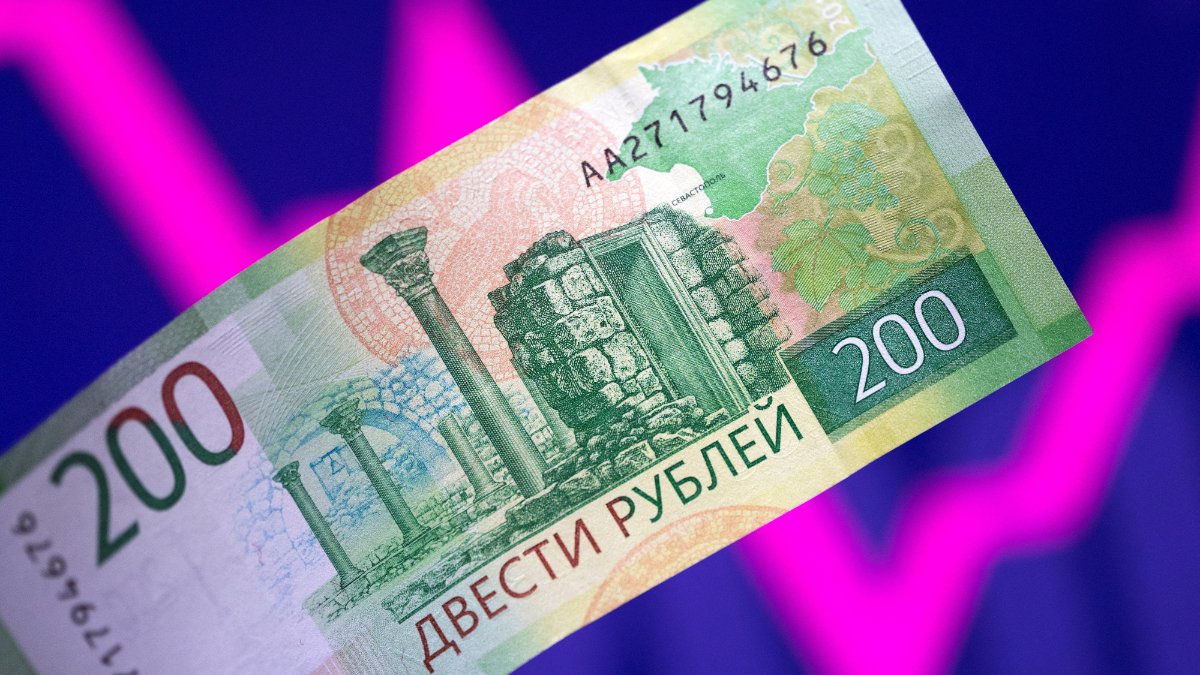 Rusya'da faiz yüzde 13'e çıkarıldı: Faizi uzun süre yüksek tutacağız