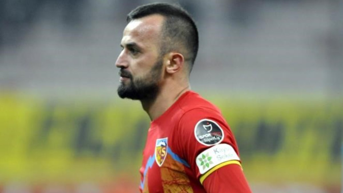 İlhan Parlak, 36 yaşında futbolu bıraktı