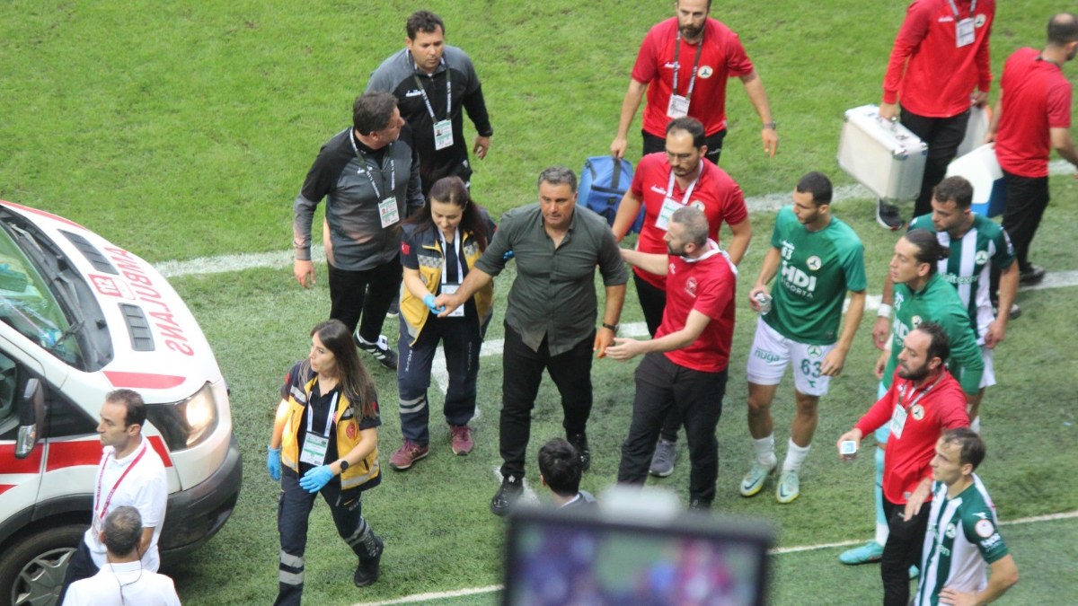 Giresunspor Teknik Direktörü Mustafa Kaplan, maç sırasında fenalaştı