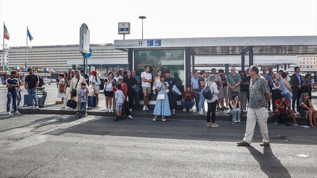 İtalya'da işçiler grevde! Toplu taşıma sektöründe çalışanlardan maaşlara iyileştirme talebi