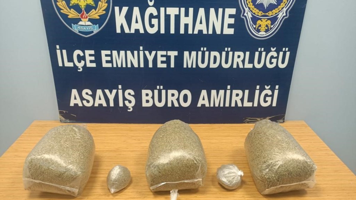İstanbul'da takibe alınan ticari takside 3 kilo bonzai yakalandı