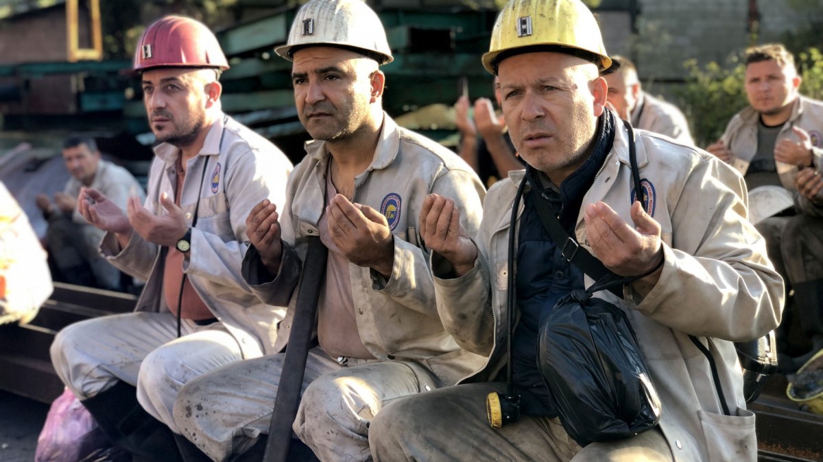 Zonguldaklı madenciler mesai öncesi arkadaşlarını andı