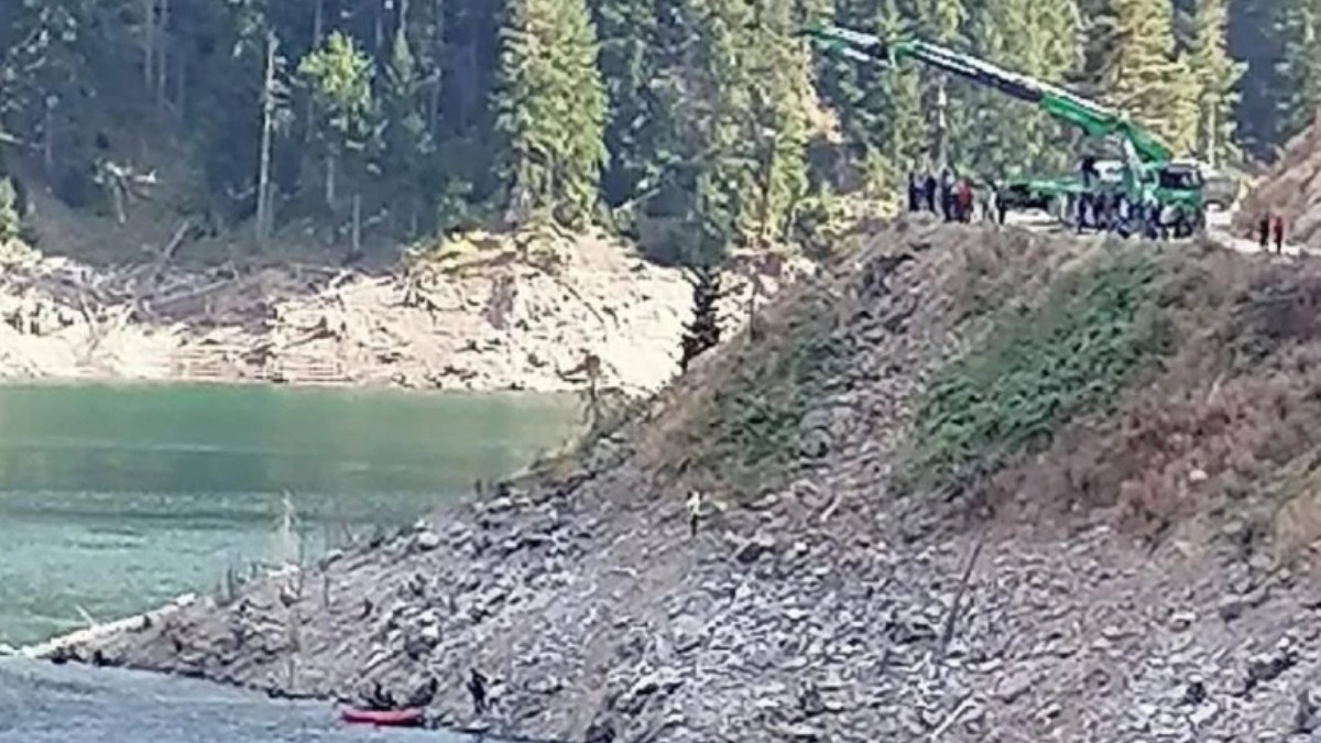 Gümüşhane'de baraja düşen kamyonetin şoförü ölü olarak bulundu