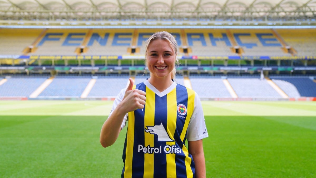 Fenerbahçe Kadın Futbol Takımı, Alice Steer'i renklerine bağladı