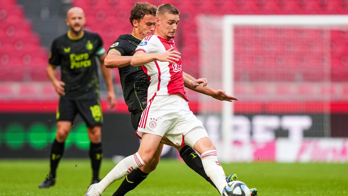 Olaylı derbide Feyenoord, Ajax'ı 4 golle yendi