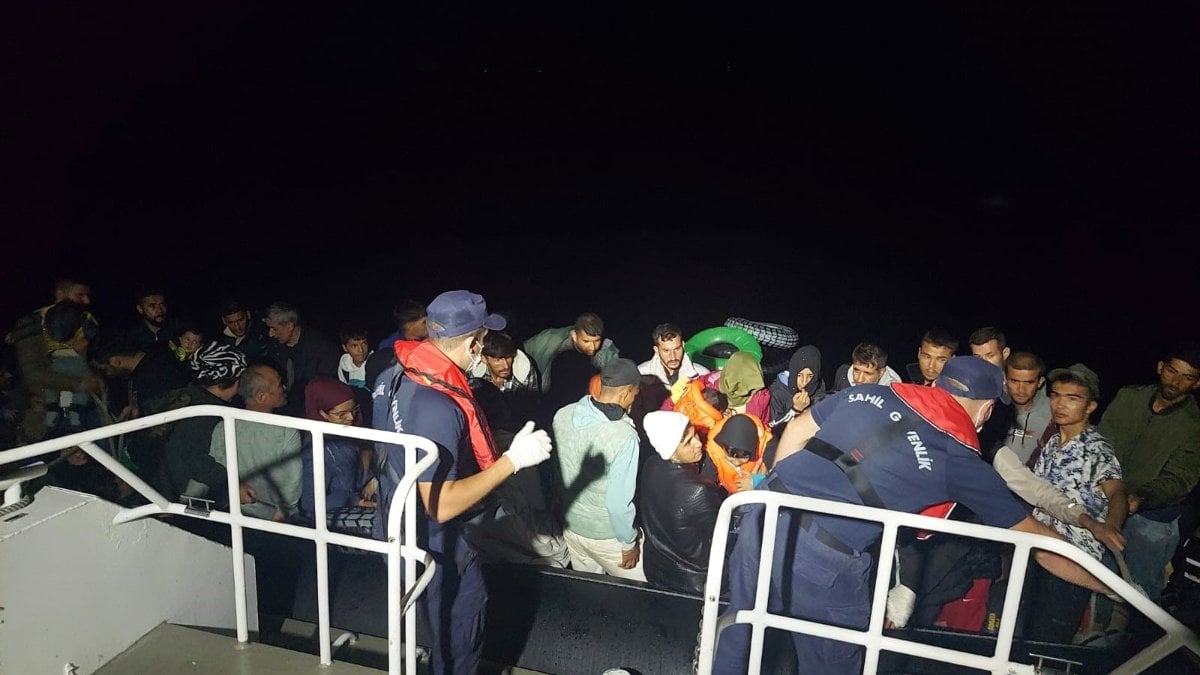 Ayvalık açıklarında 149 düzensiz göçmen kurtarıldı