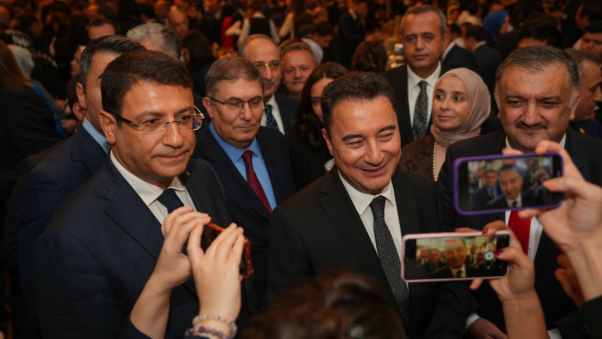 DEVA Partisi lideri Ali Babacan Meclis'te yeni yasama yılı resepsiyonuna katıldı