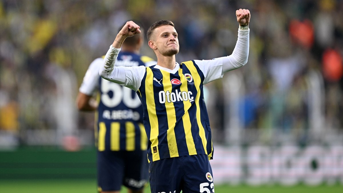Sebastian Szymanski, Süper Lig'de bu sezonun en erken golünü attı