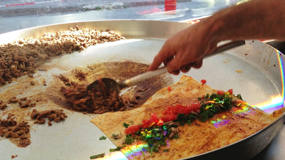 Sadece Mersin tayfası biliyor! Ne ayçiçek yağı, ne su; Tantuni bakın neyle kavruluyor