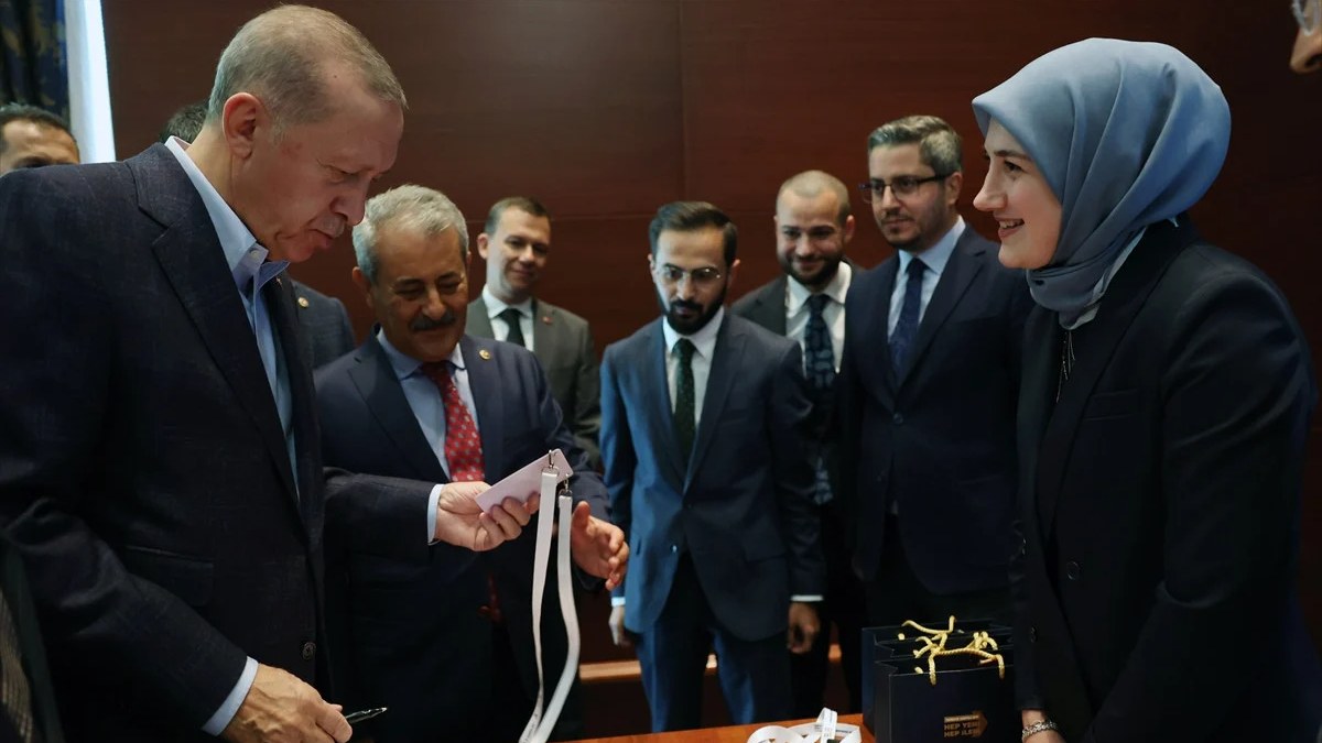 Cumhurbaşkanı Erdoğan, AK Parti kongresi için delege kartını teslim aldı