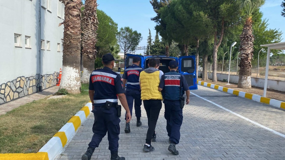 İzmir'de kaçak göçmen operasyonu! 464 düzensiz göçmen yakalandı...