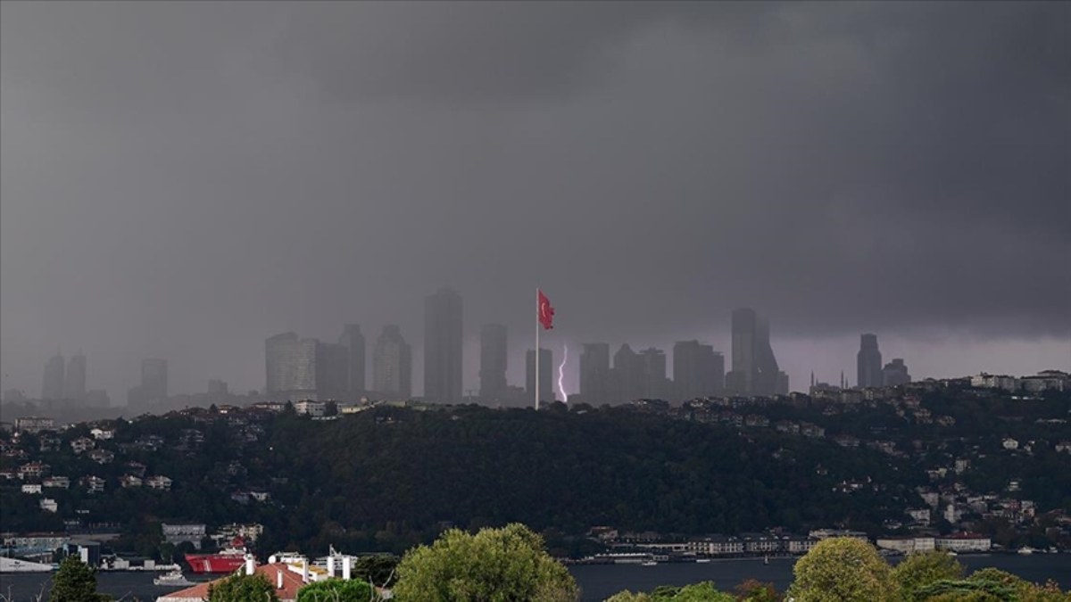 İstanbullular uyarıldı, sadece saatler kaldı! Hava ağarırken...