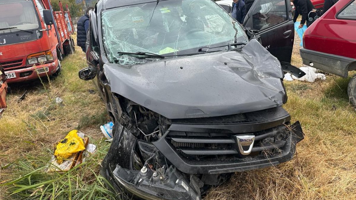 Çorum'daki aile trafik kazası geçirdi: 1'i ağır 4 yaralı