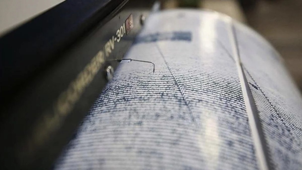 İzmir’de 4.2 büyüklüğünde deprem: Kentin genelinde hissedildi